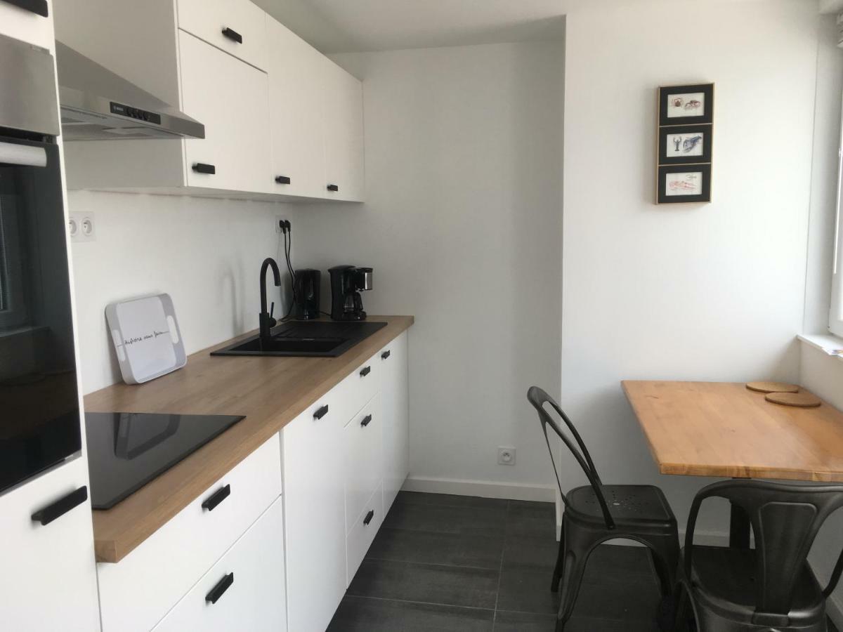 Votre Mini Maison En Plein Coeur Du Centre Ville -Terrasse - Et Parking Prive Sur Place Clos - Draps Et Menage Inclus Конкарно Экстерьер фото